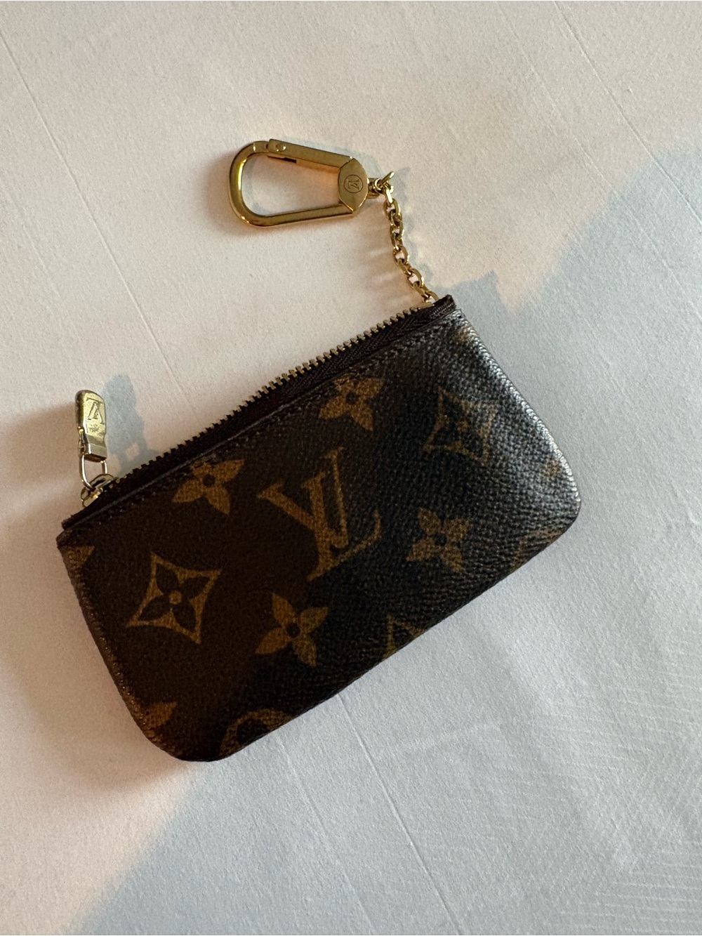 Louis Vuitton Monogram Key & Card Holder in Brown with Gold Hardware - DAMAGED